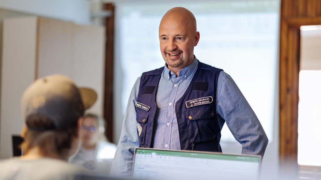 Two people are talking. One of them has his back to the camera.